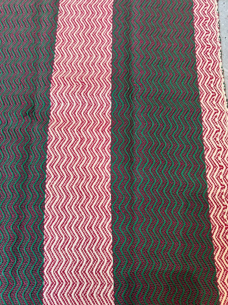 Yuletide Twill, close-up detail of the twill weave